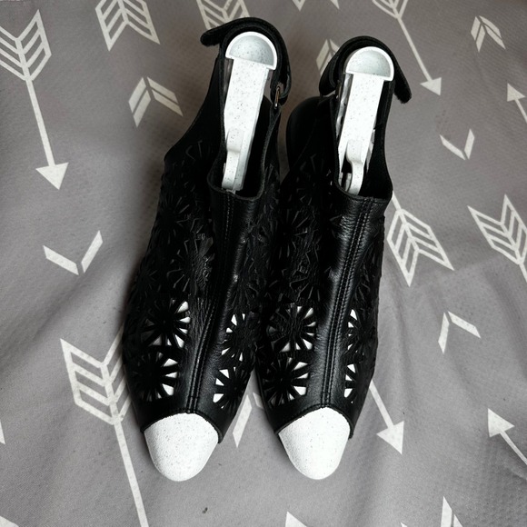 Arche‎ Laser Cut Leather Slingback Heels White Toe Black Wedges Size 39 - Picture 1 of 9